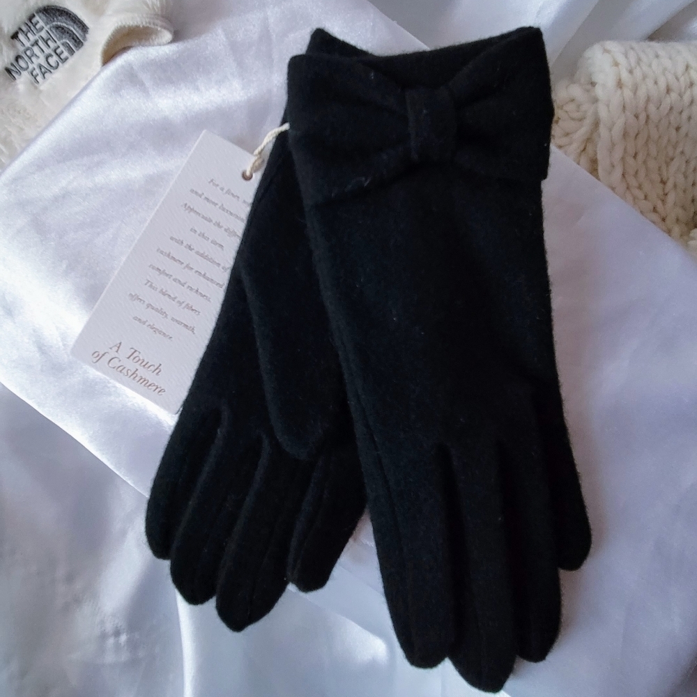 A Touch of Cashmere Gloves Black